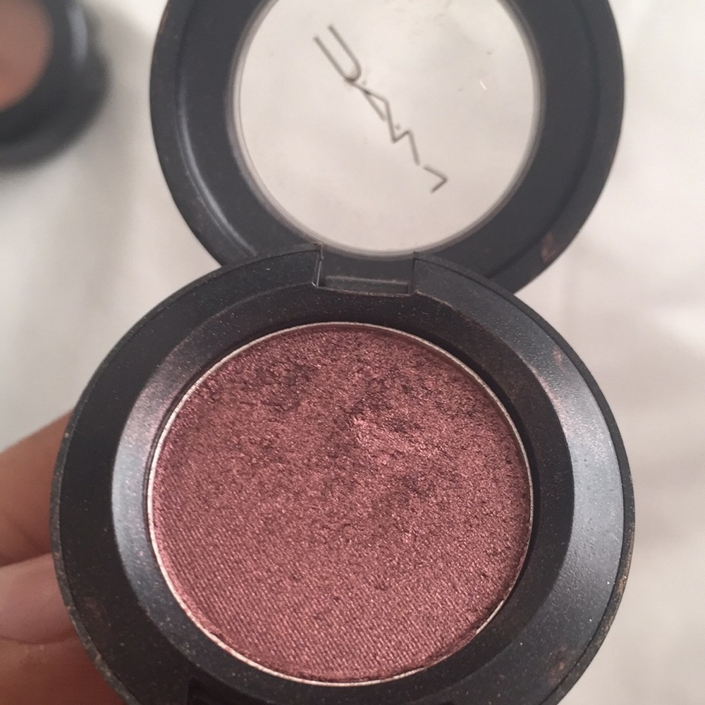 Star violet eye shadow